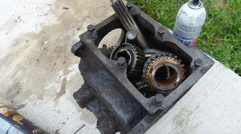 Illustration for article titled This Is What A Thoroughly Broken Manual Transmission Looks Like Inside